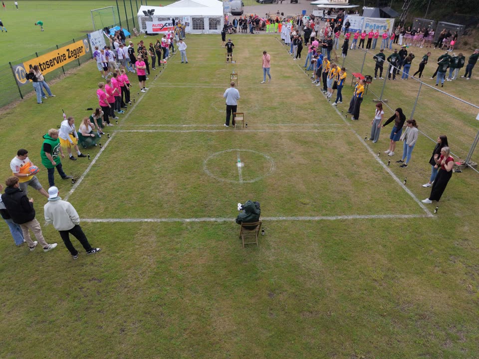 Zuschauer am Spielfeldrand