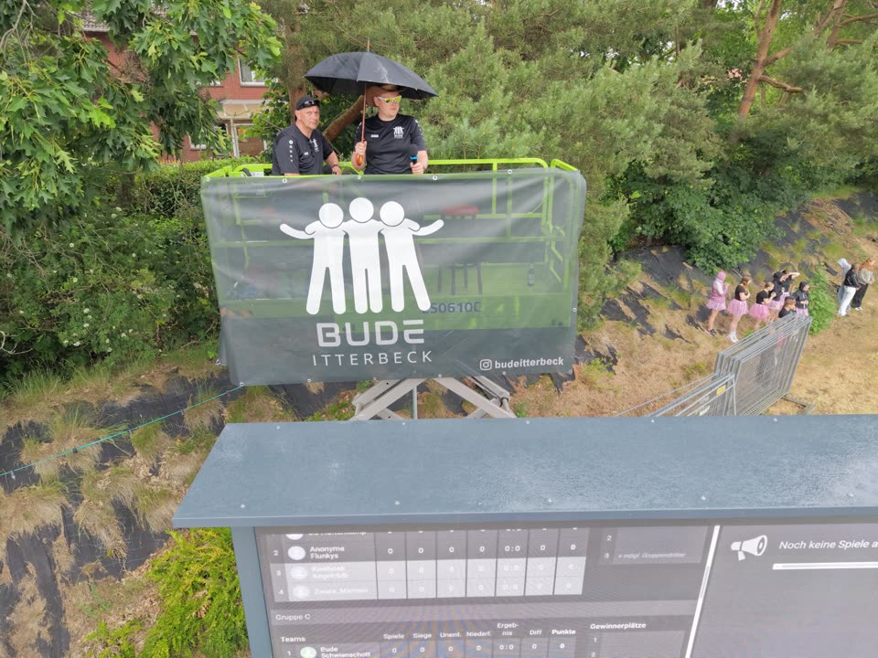 Hubbühne mit Bude-Itterbeck-Banner